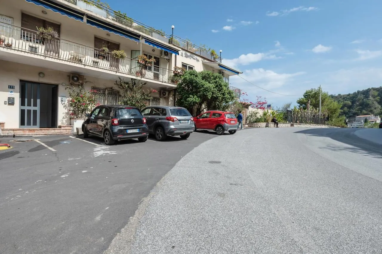 Daire Taormina Seaview Studio A Few Steps From The Beach
